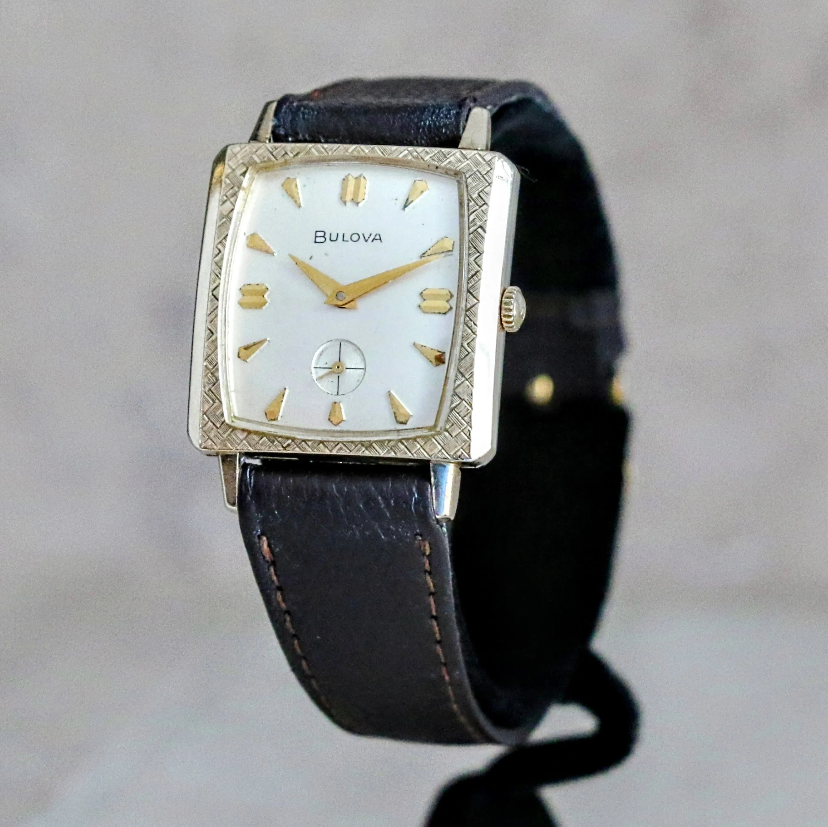 1963 BULOVA Senator “G” Watch Stunning Case Design 17 Jewels Wristwatch