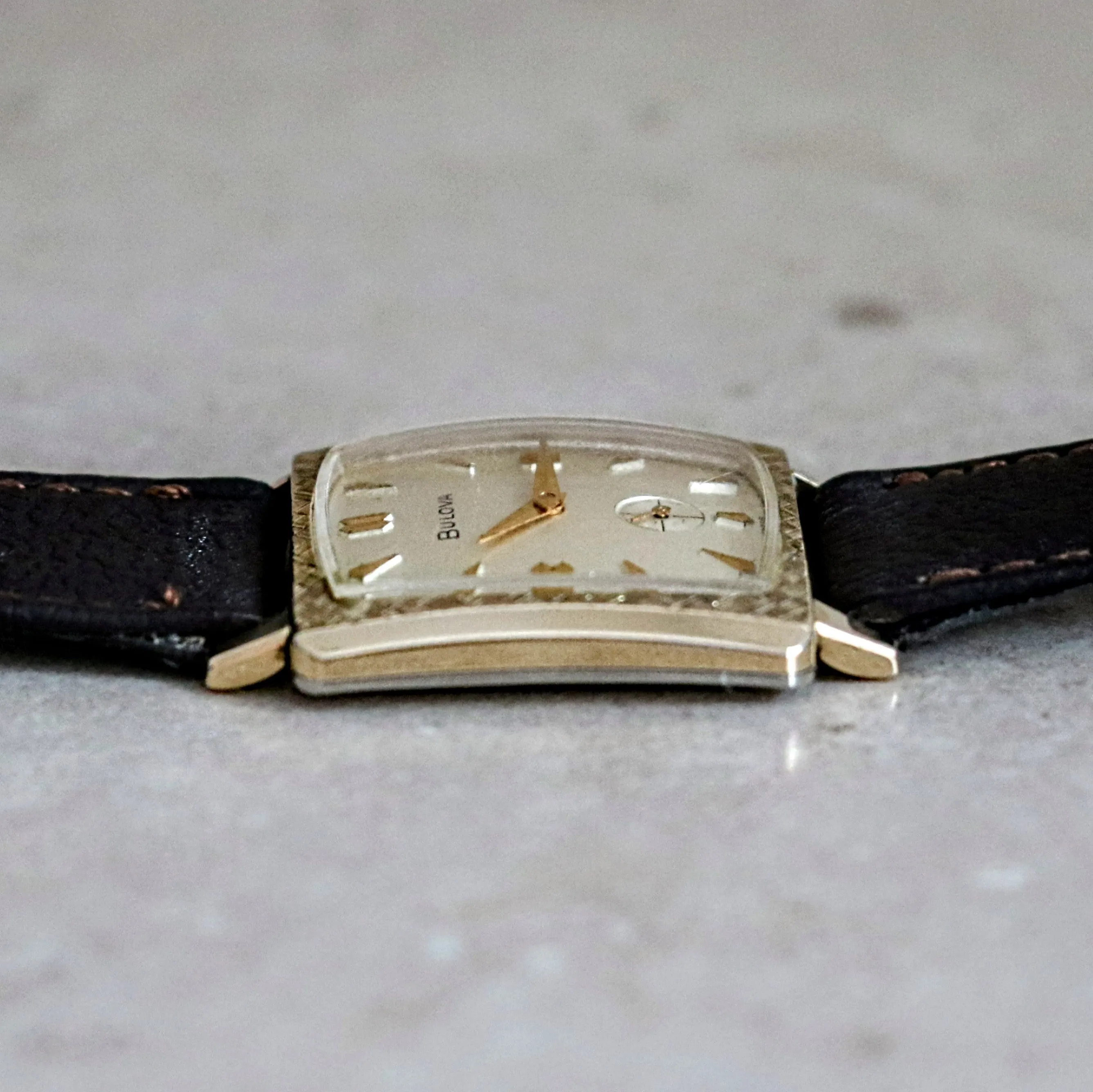 1963 BULOVA Senator “G” Watch Stunning Case Design 17 Jewels Wristwatch