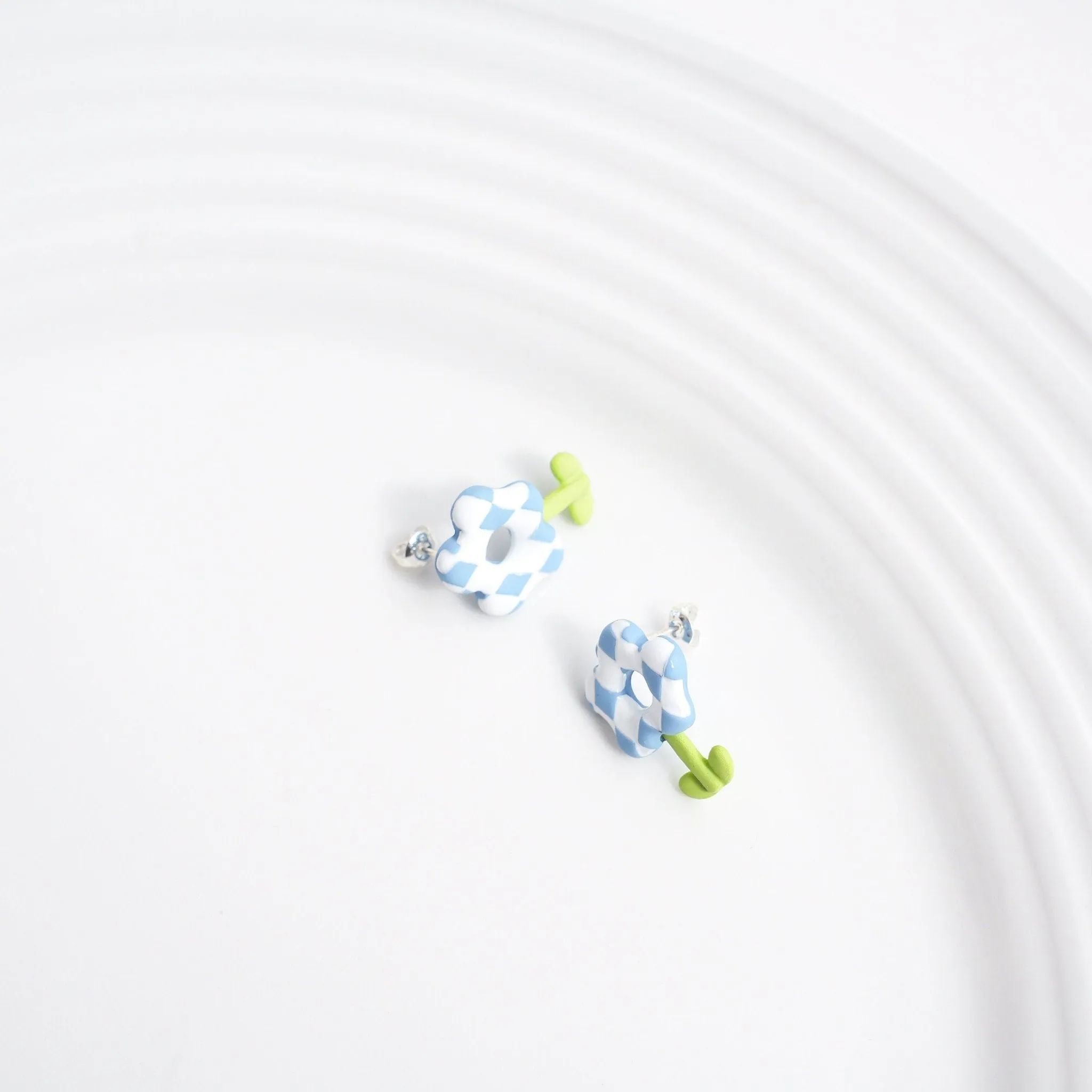 Blue Checkerboard Flower Stud Earrings