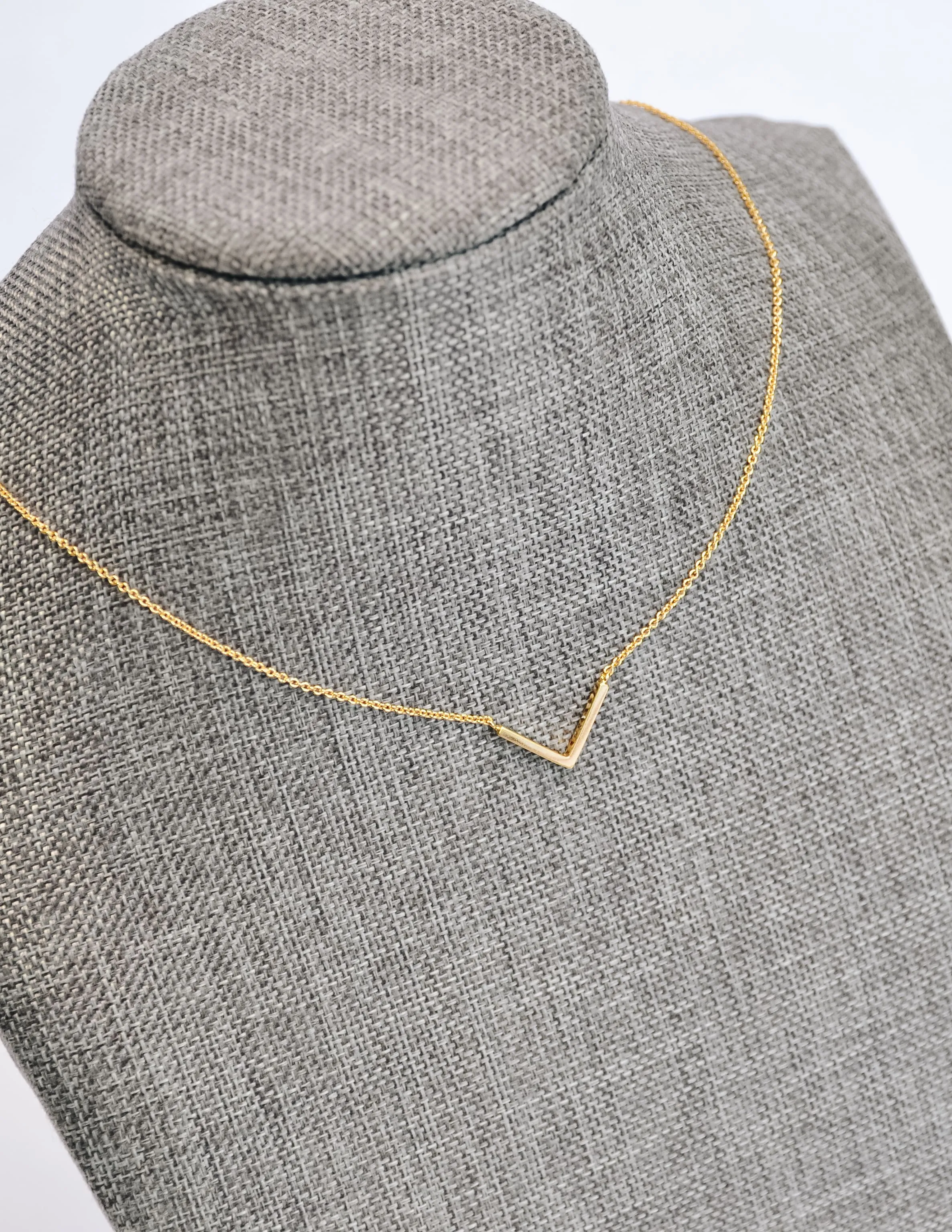 CHEVRON NECKLACE - Gold