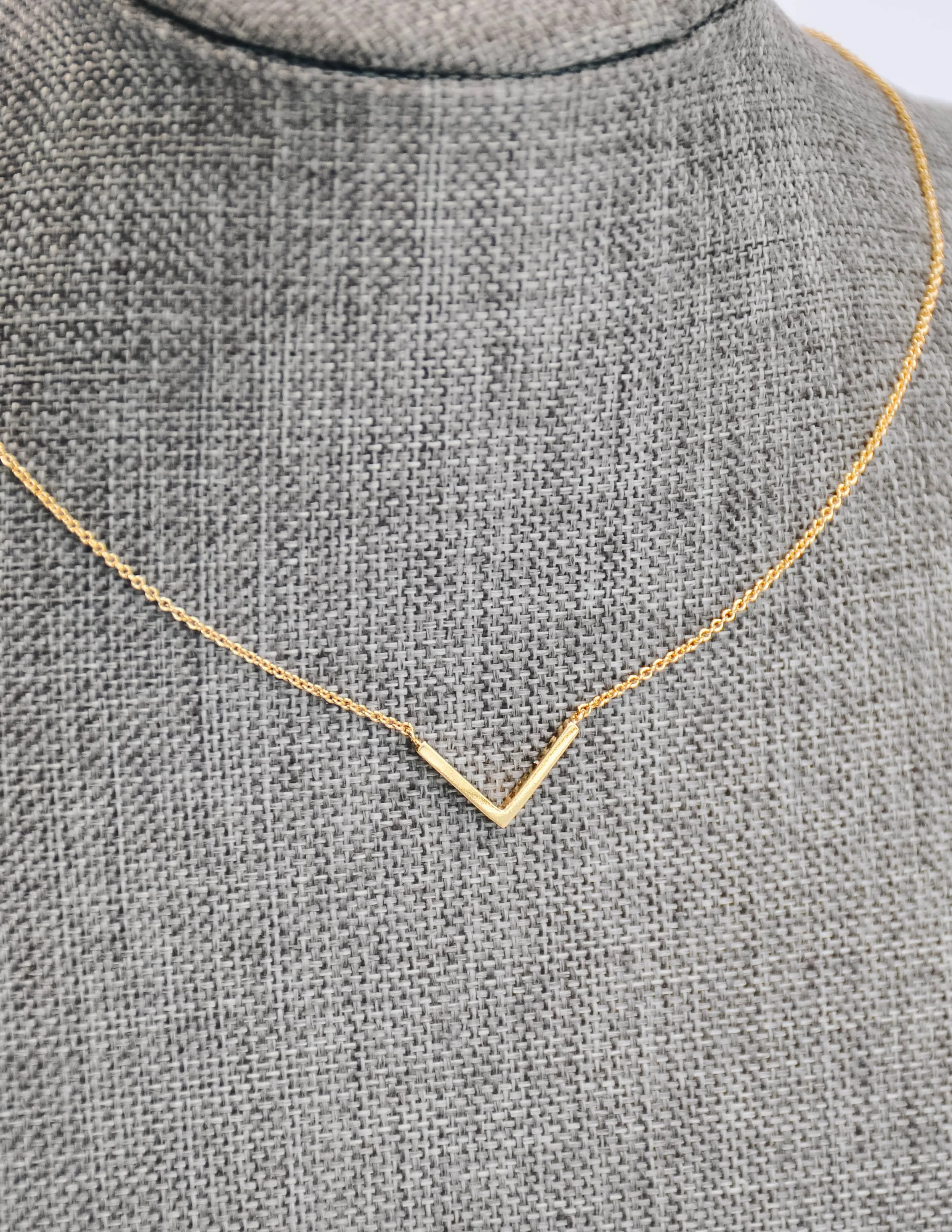 CHEVRON NECKLACE - Gold