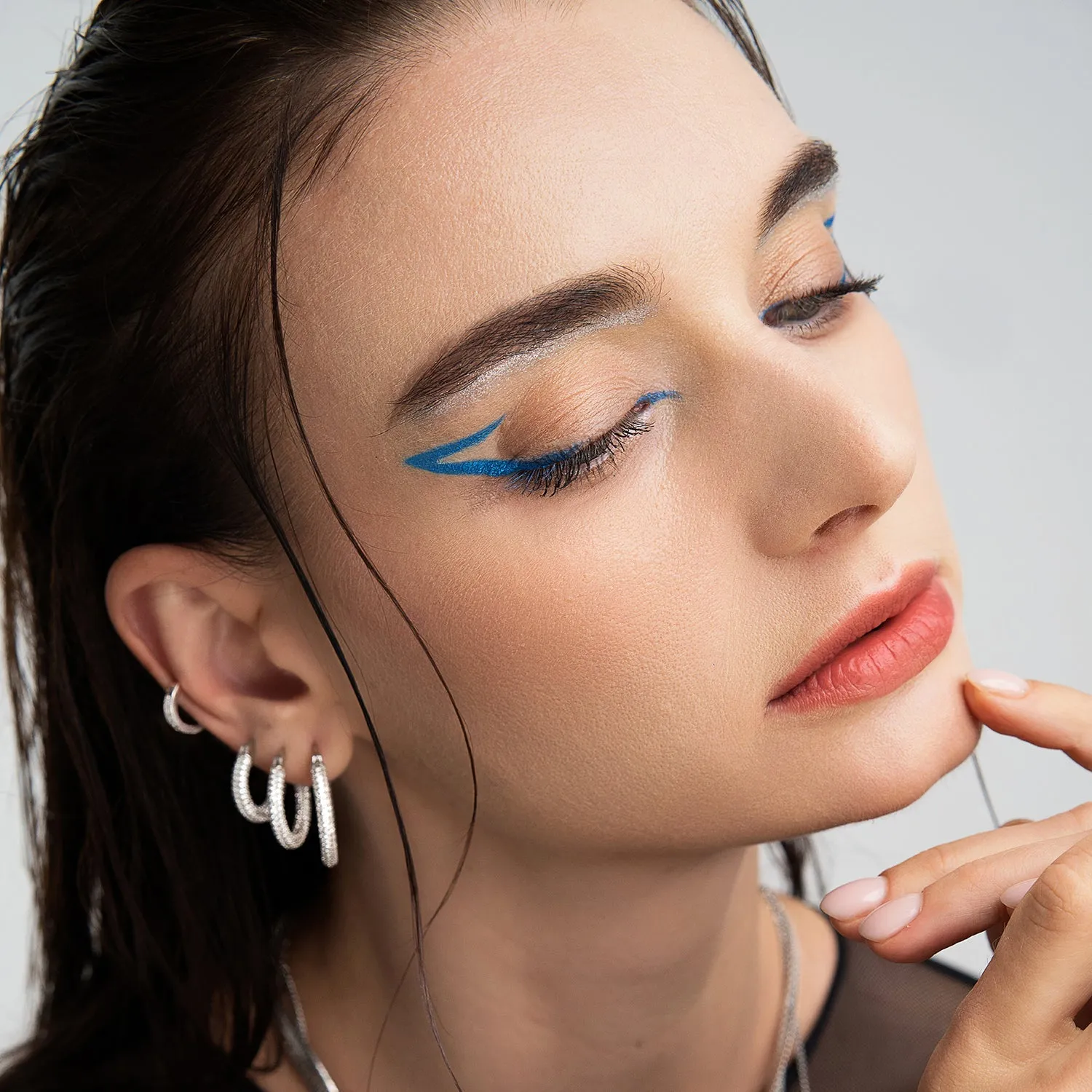 Daphne Medium Hoop Earring Silver
