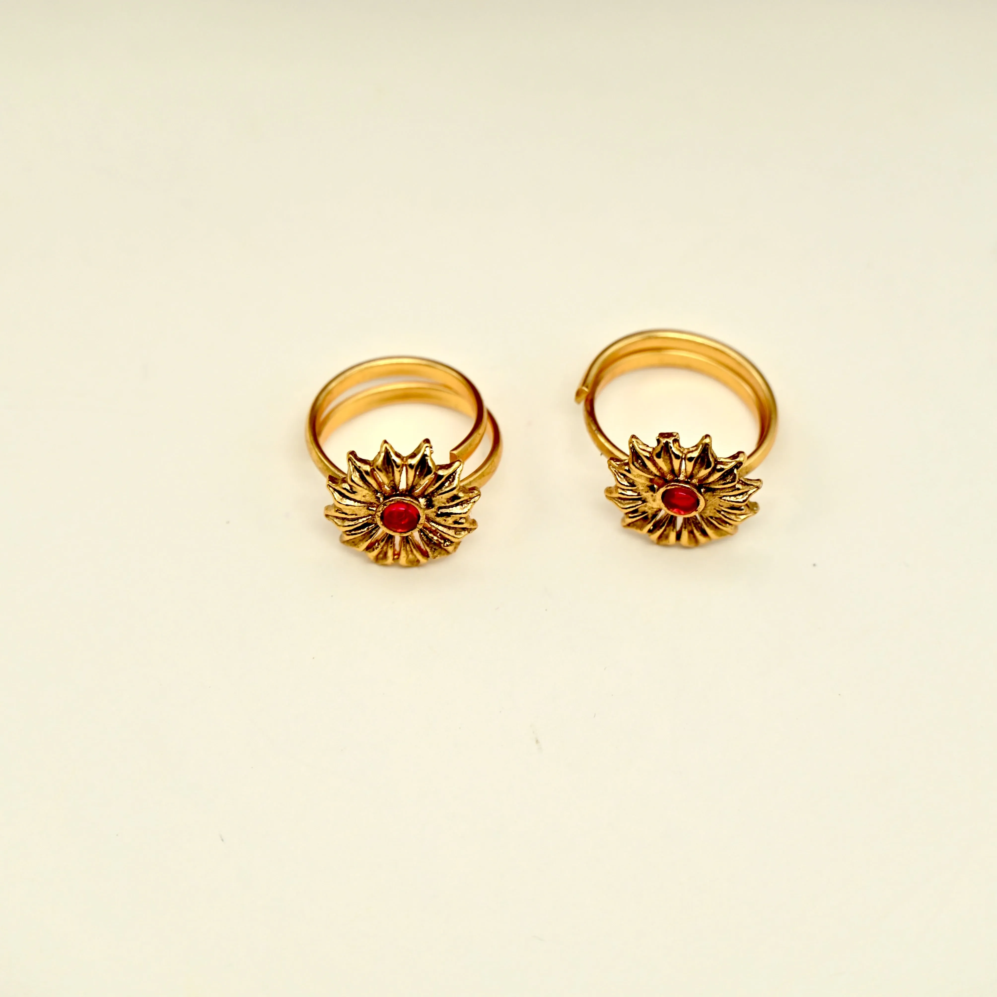 Gold Look Premium Flower Toe Rings For Women - TR001