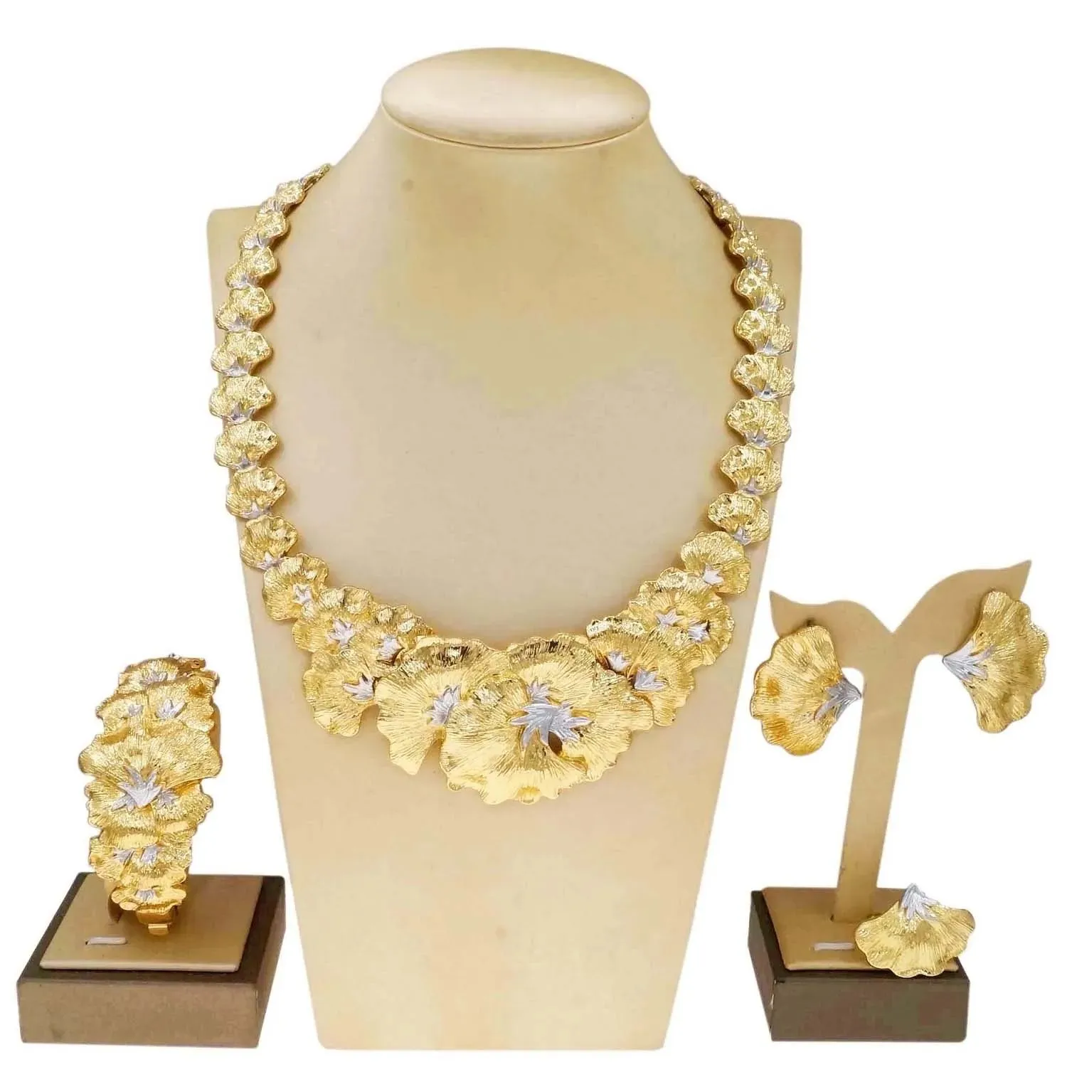 Gold Plated Woman Jewelry Set Luxurious Flower Necklace Earrings Elegant Woman
