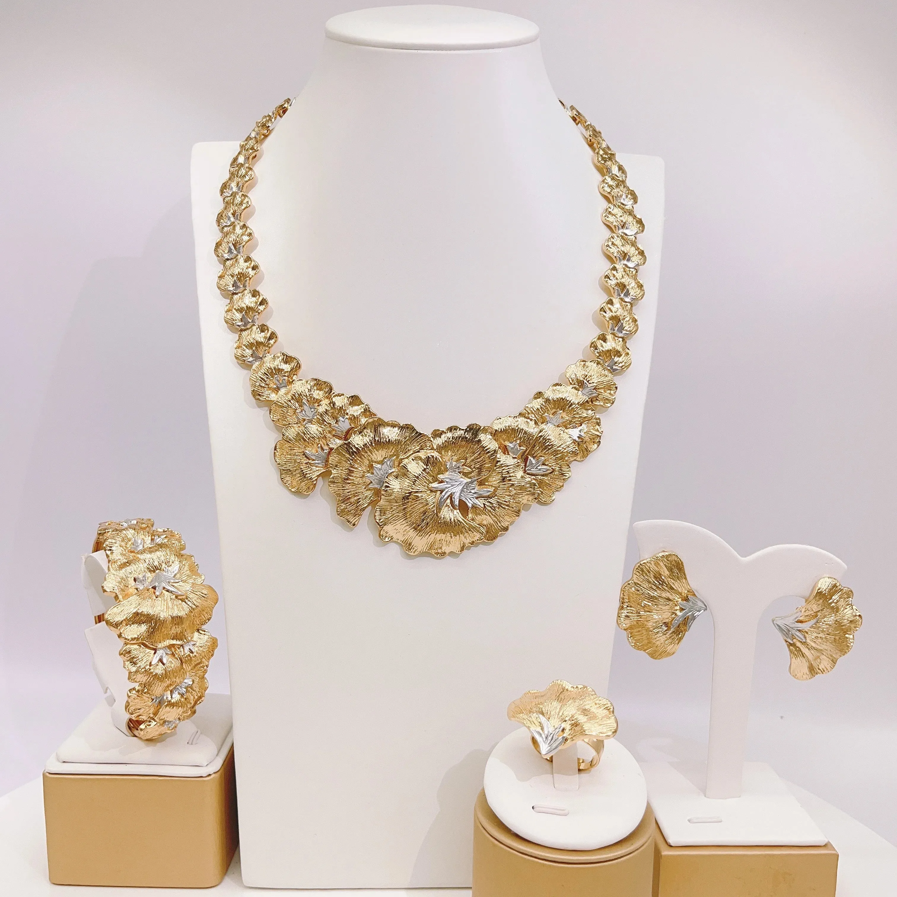Gold Plated Woman Jewelry Set Luxurious Flower Necklace Earrings Elegant Woman