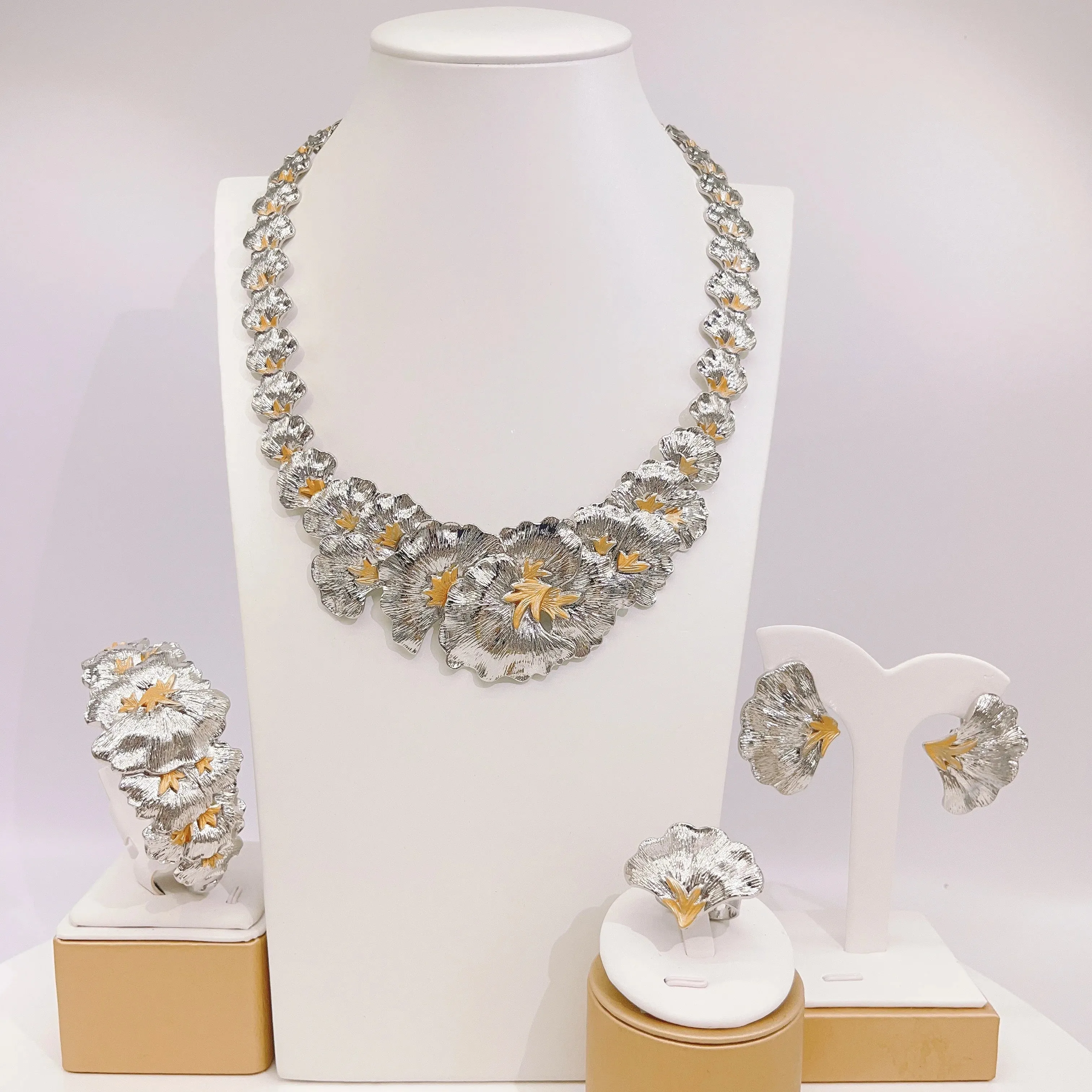 Gold Plated Woman Jewelry Set Luxurious Flower Necklace Earrings Elegant Woman