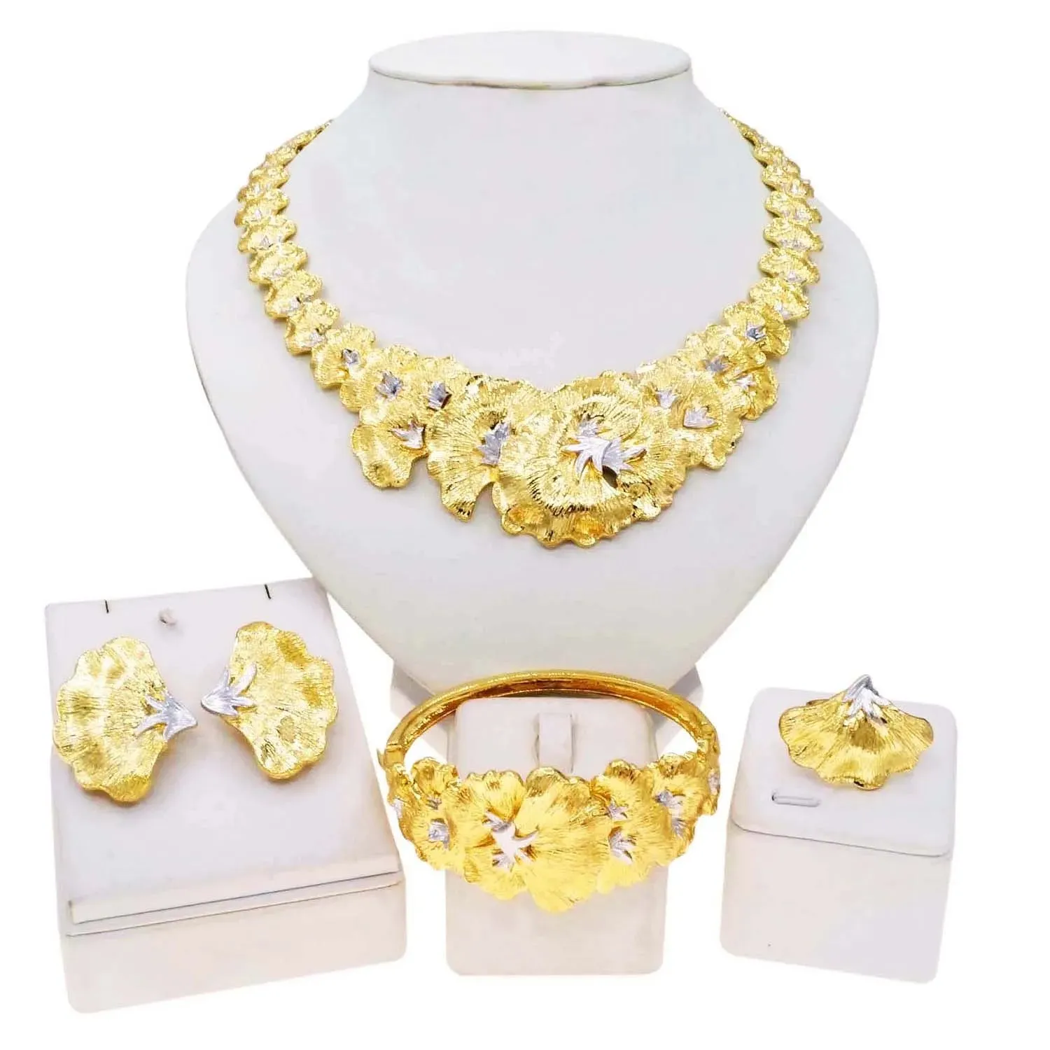 Gold Plated Woman Jewelry Set Luxurious Flower Necklace Earrings Elegant Woman