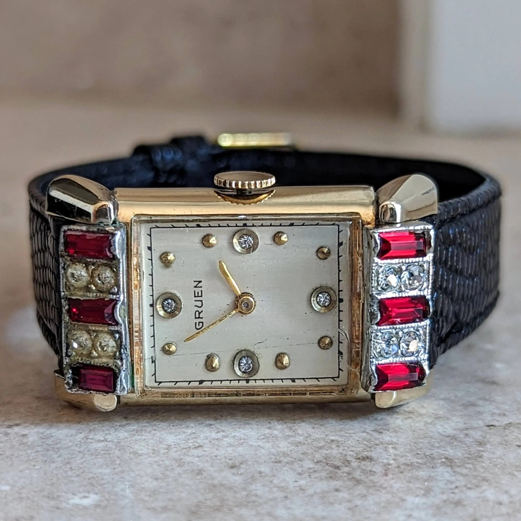 GRUEN Guild Watch Cal. 835 15 Jewels 4 ADJ Swiss Made Vintage Wristwatch