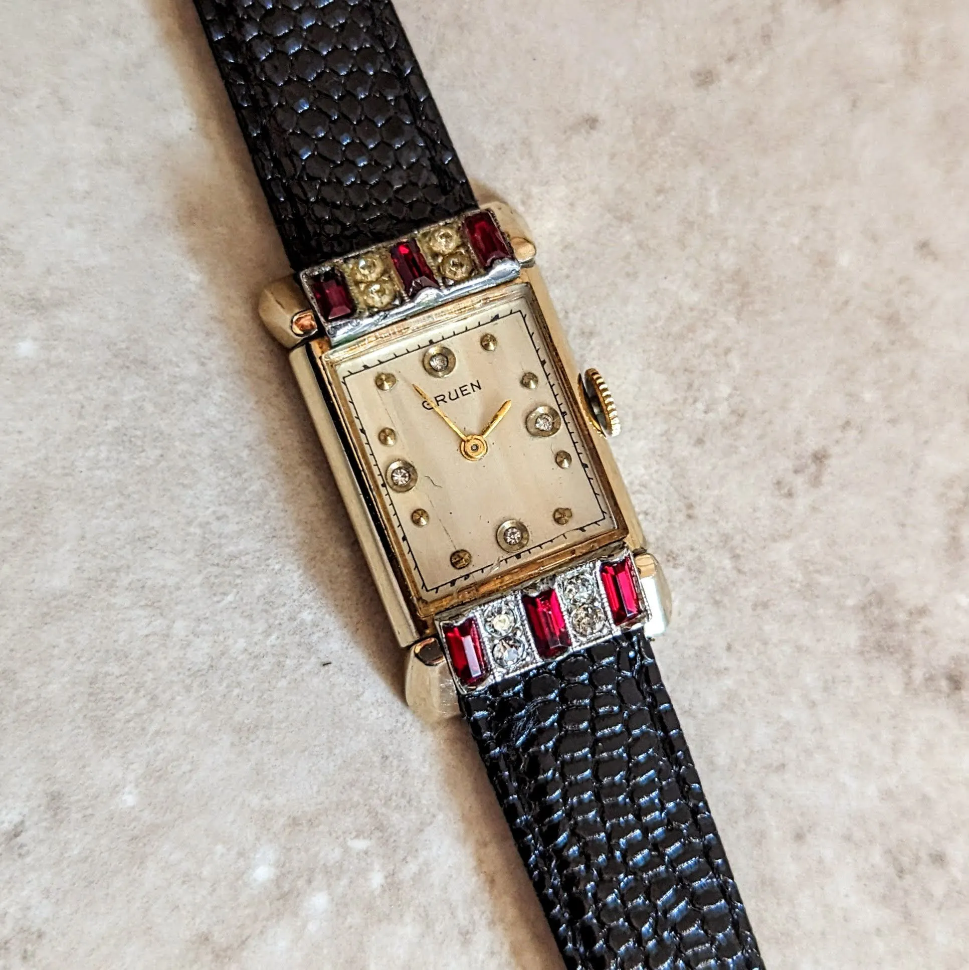 GRUEN Guild Watch Cal. 835 15 Jewels 4 ADJ Swiss Made Vintage Wristwatch