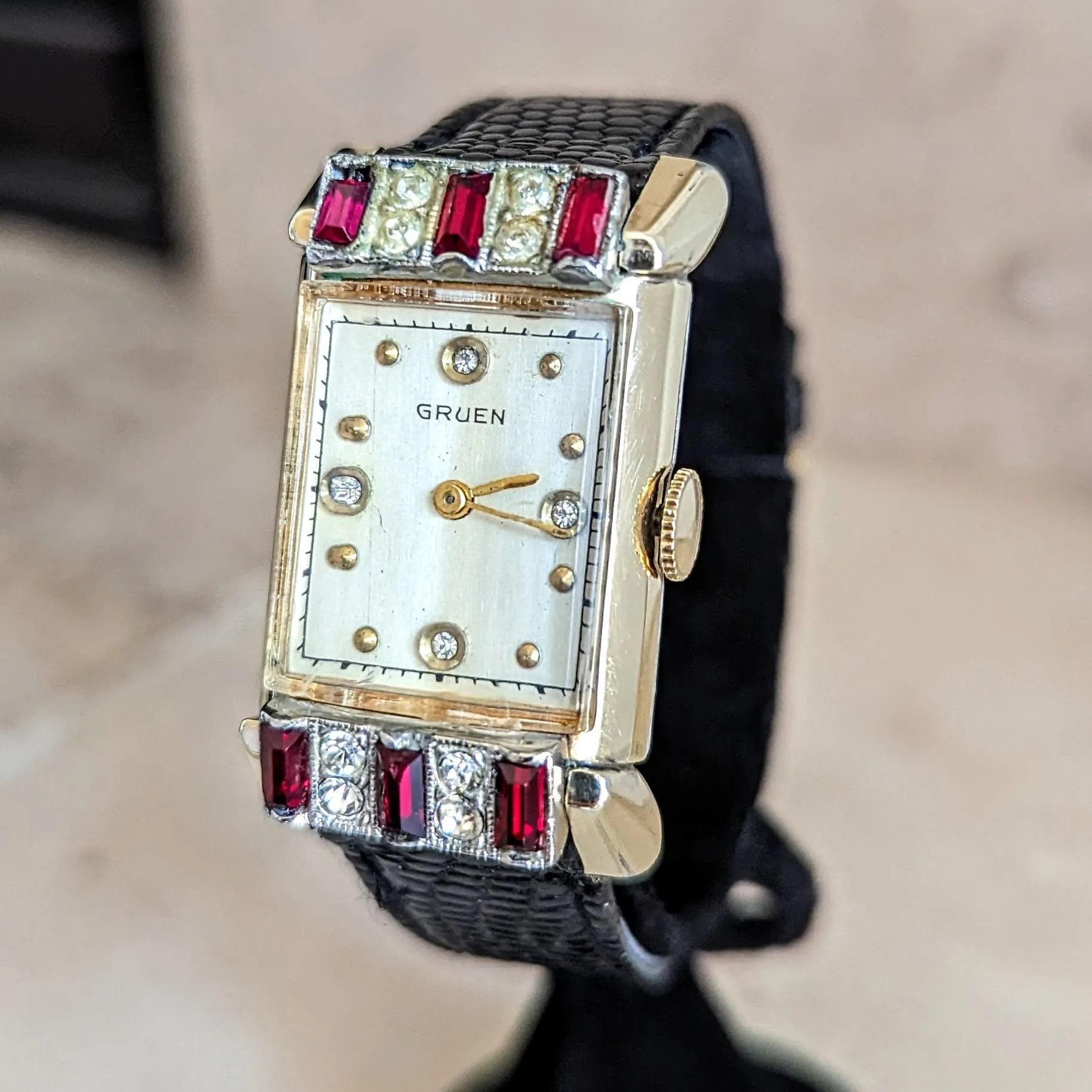 GRUEN Guild Watch Cal. 835 15 Jewels 4 ADJ Swiss Made Vintage Wristwatch