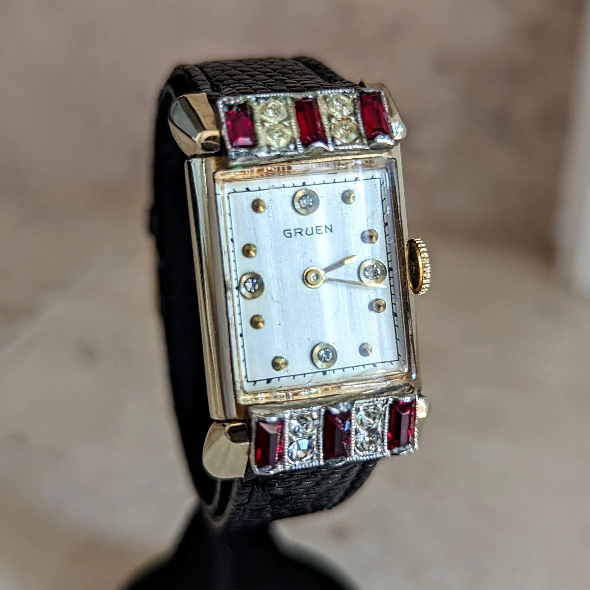 GRUEN Guild Watch Cal. 835 15 Jewels 4 ADJ Swiss Made Vintage Wristwatch