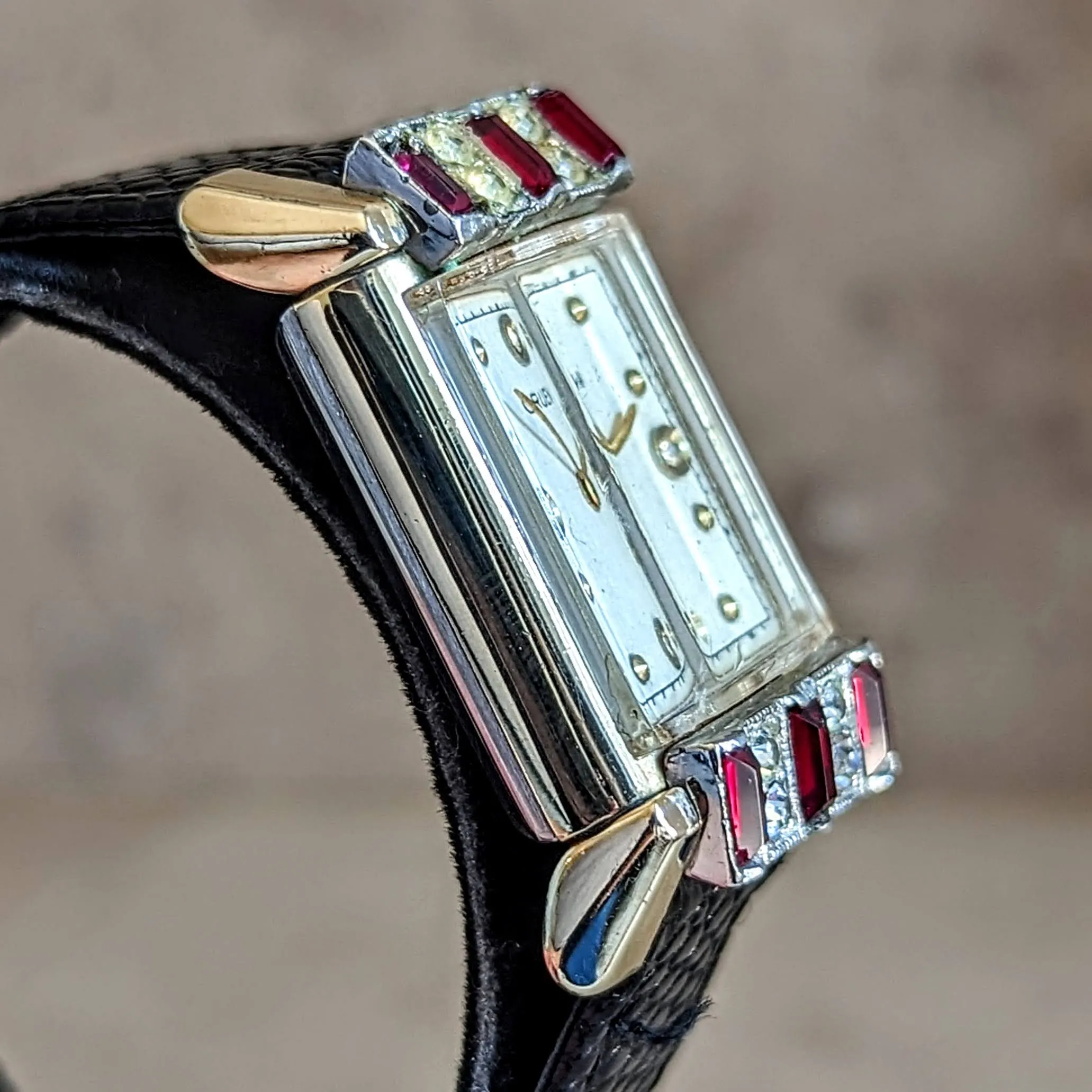 GRUEN Guild Watch Cal. 835 15 Jewels 4 ADJ Swiss Made Vintage Wristwatch