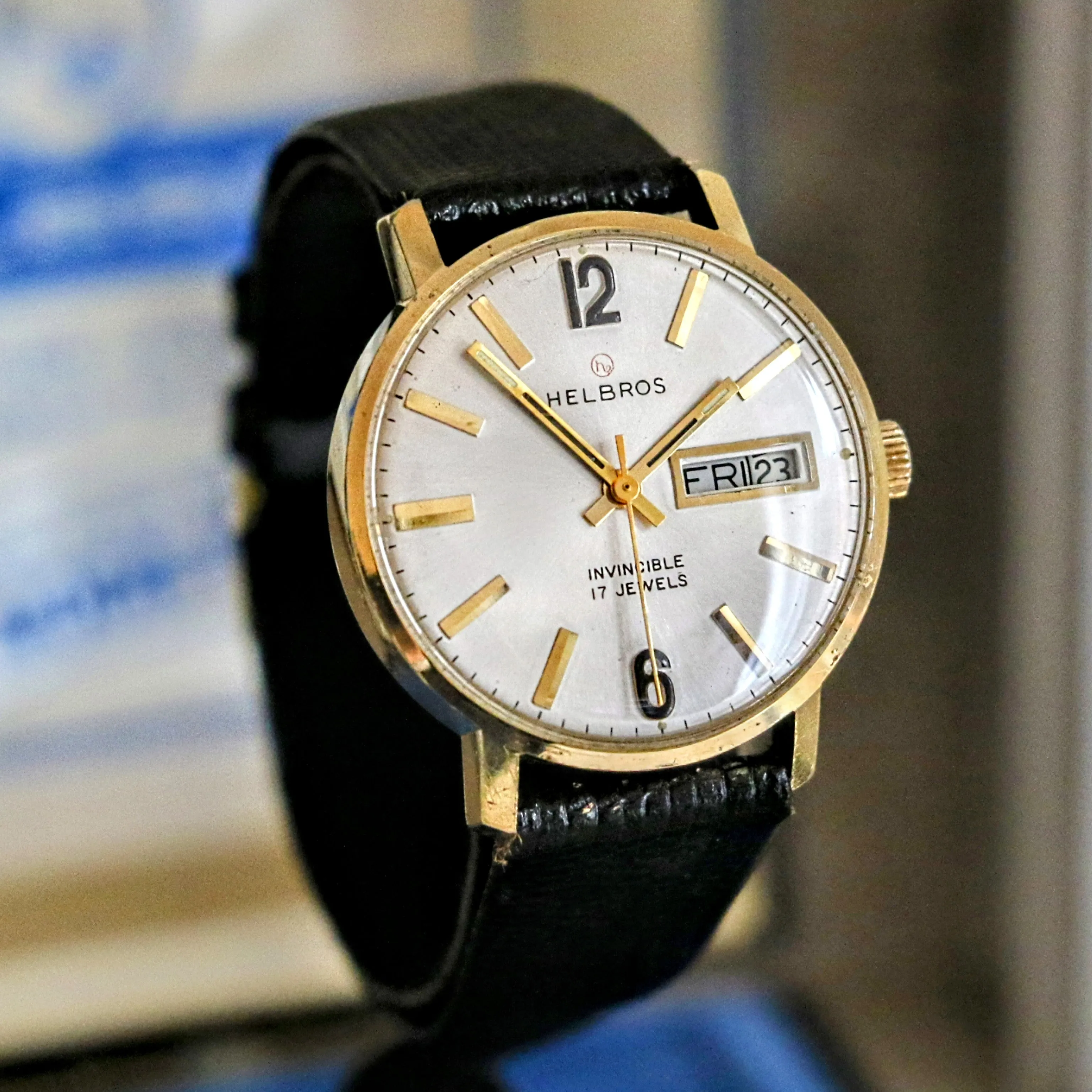 HELBROS Invincible Wristwatch 17 Jewels Day/Date Swiss Made Watch
