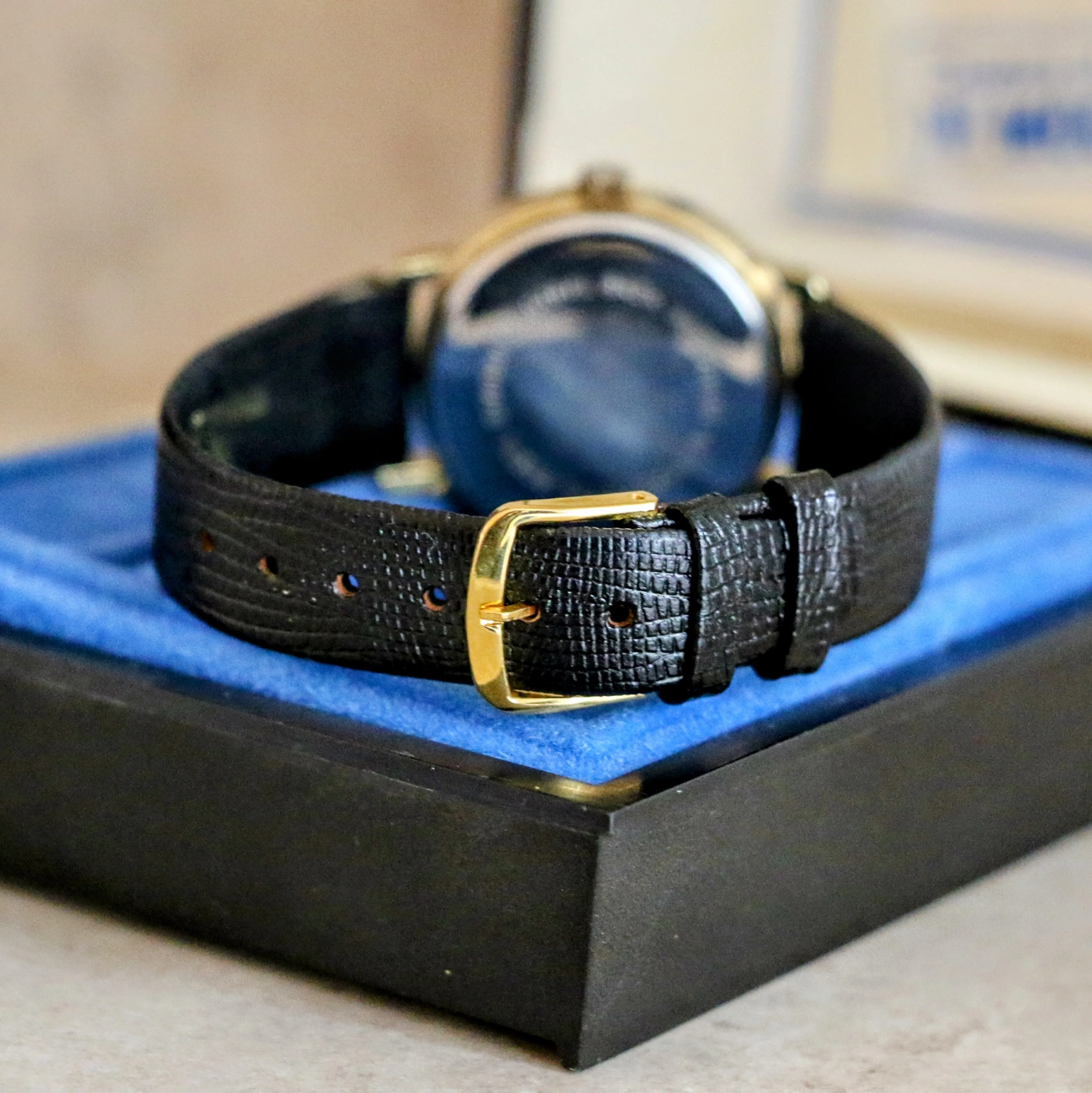 HELBROS Invincible Wristwatch 17 Jewels Day/Date Swiss Made Watch