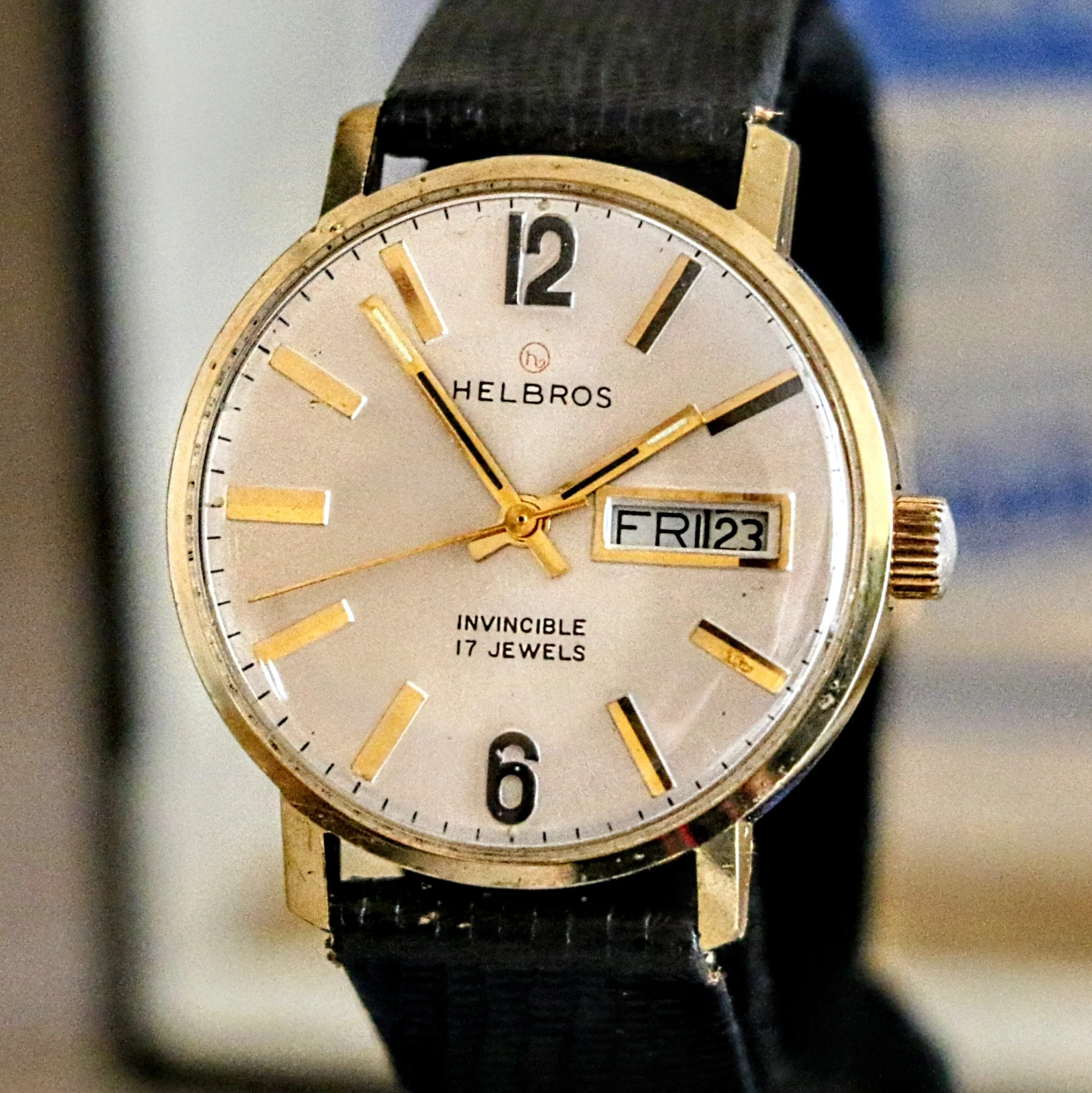 HELBROS Invincible Wristwatch 17 Jewels Day/Date Swiss Made Watch