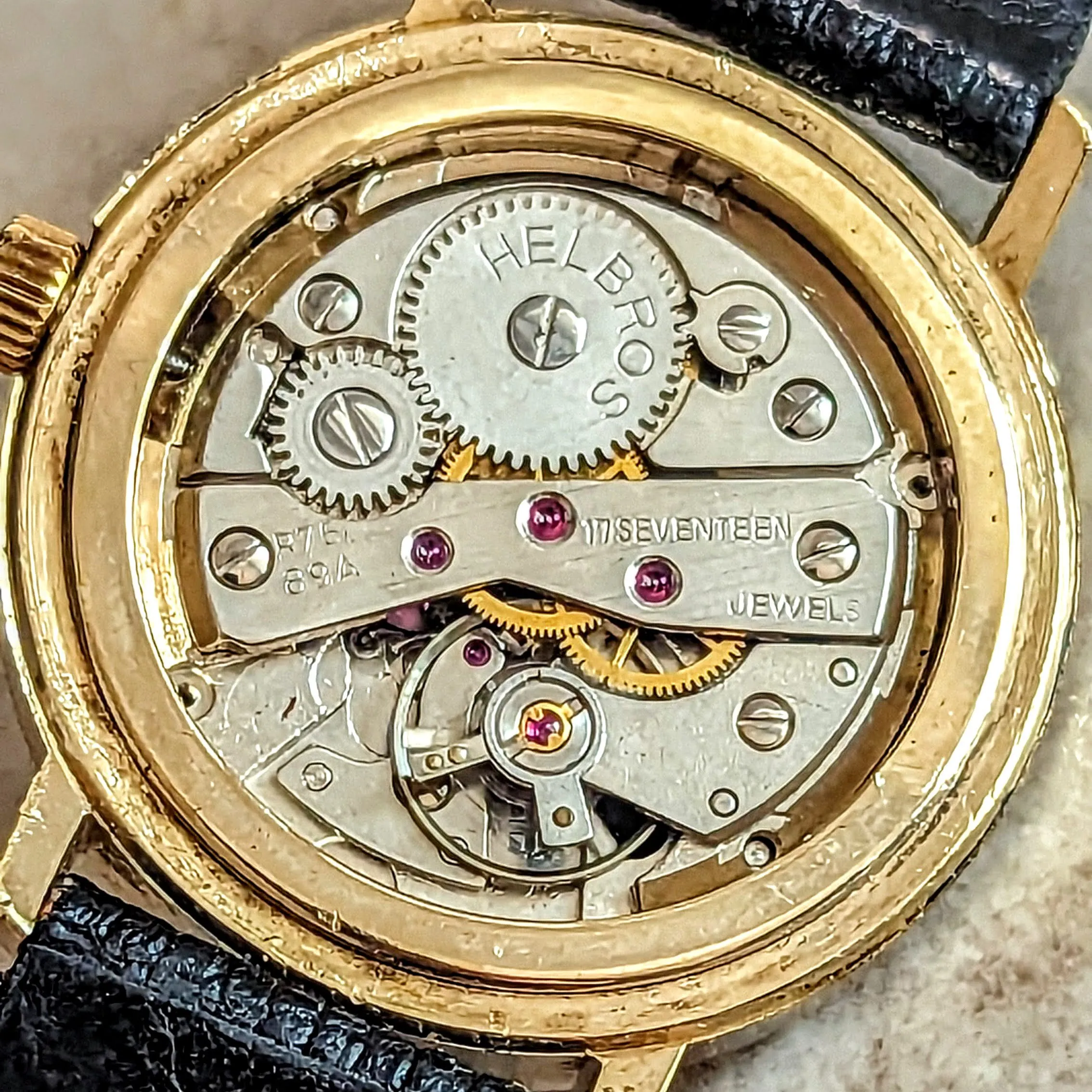 HELBROS Invincible Wristwatch 17 Jewels Day/Date Swiss Made Watch