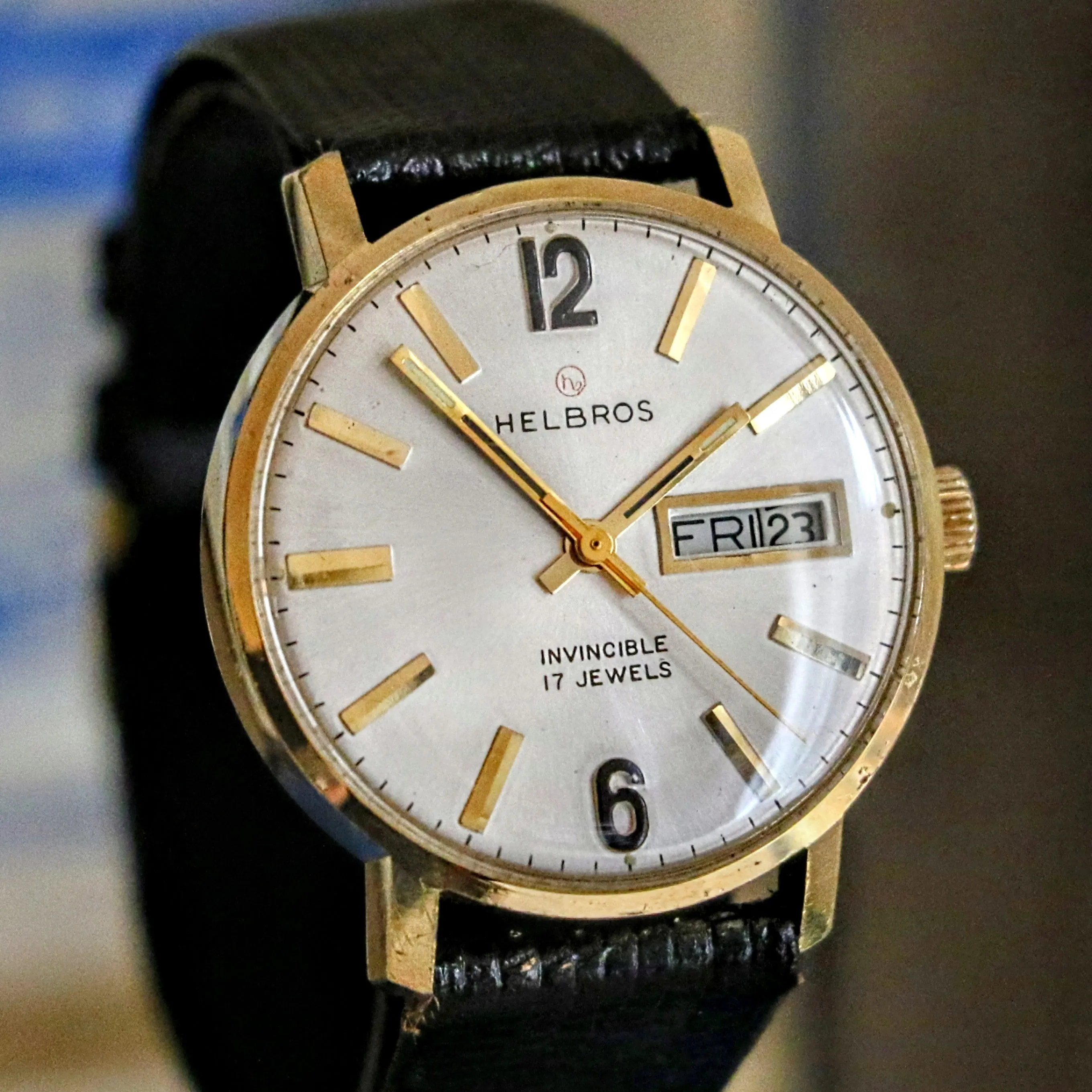HELBROS Invincible Wristwatch 17 Jewels Day/Date Swiss Made Watch