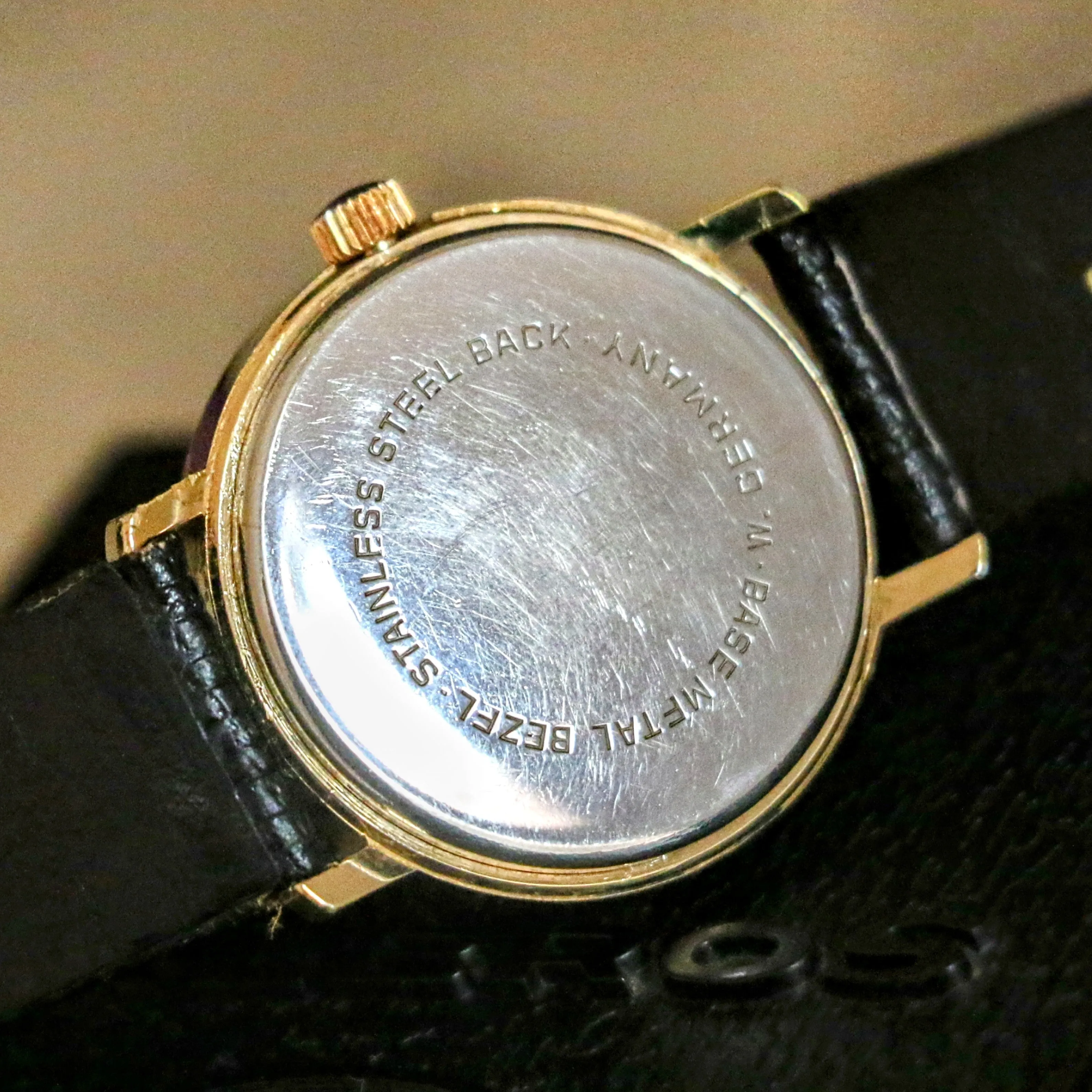 HELBROS Invincible Wristwatch 17 Jewels Day/Date Swiss Made Watch
