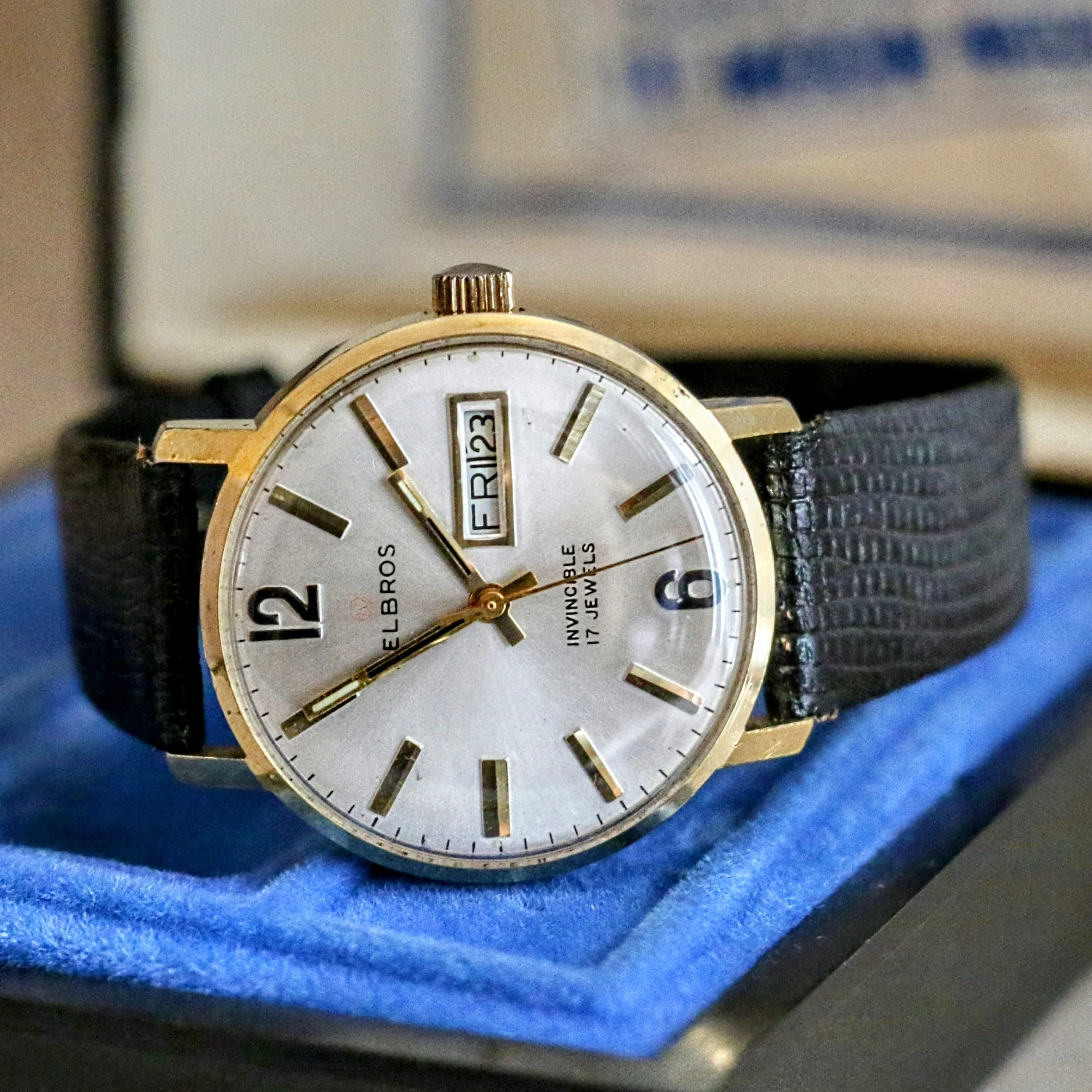 HELBROS Invincible Wristwatch 17 Jewels Day/Date Swiss Made Watch