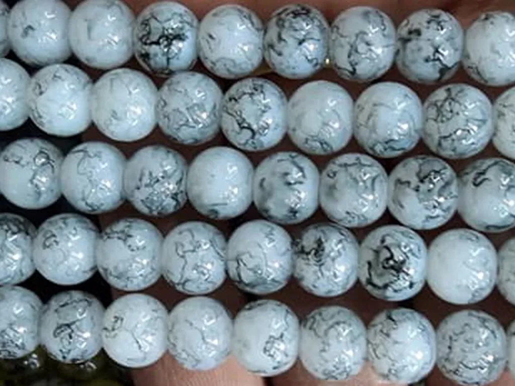 Light Gray Black Circular Semi Precious Quartz Stones