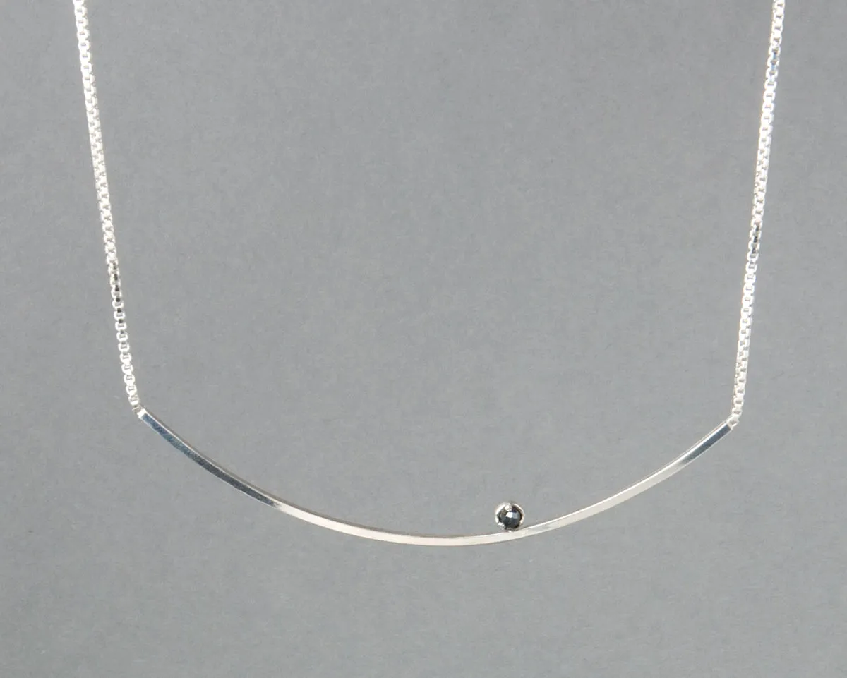 MOMENT NECKLACE