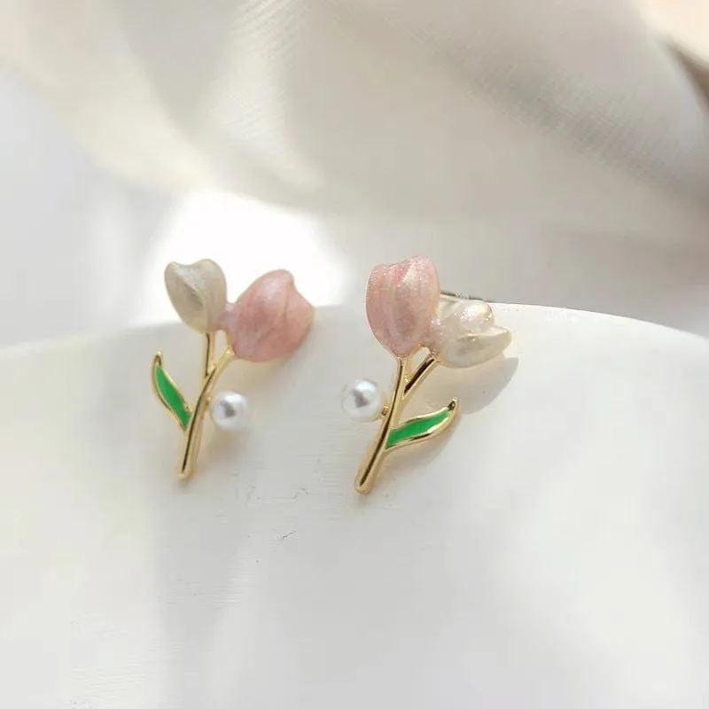 Sweet Pearl Charm Tulip Earrings