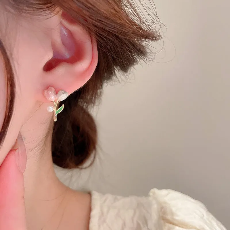 Sweet Pearl Charm Tulip Earrings