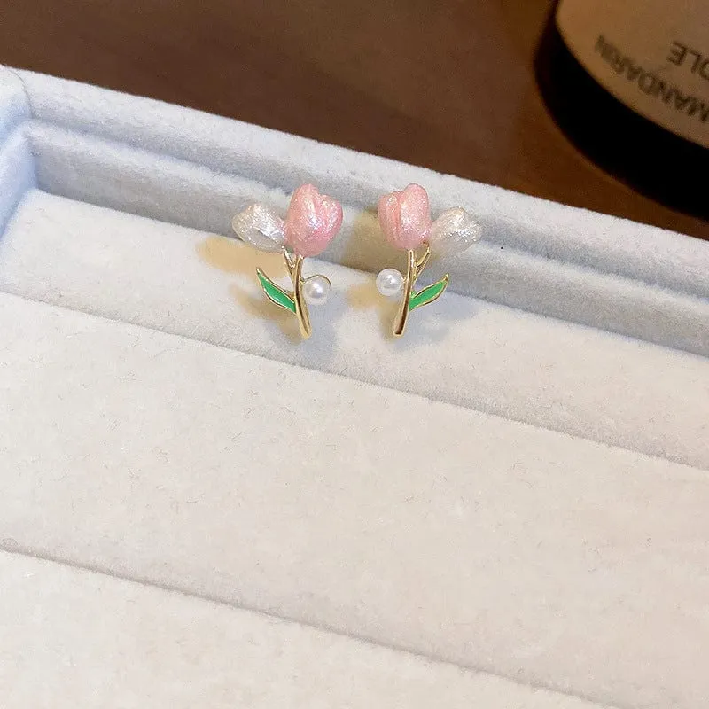 Sweet Pearl Charm Tulip Earrings