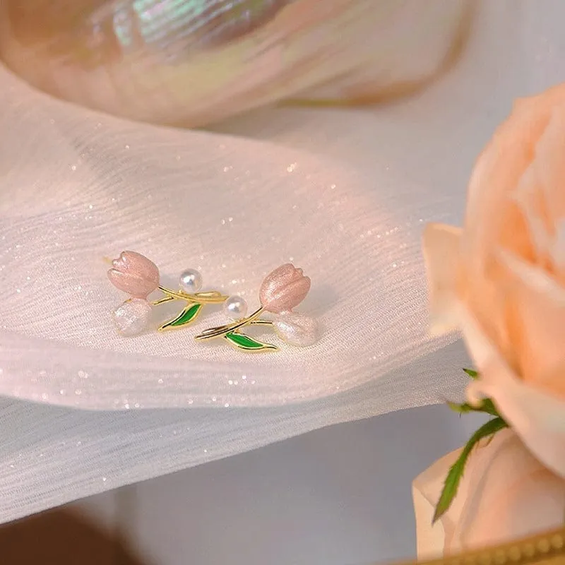 Sweet Pearl Charm Tulip Earrings