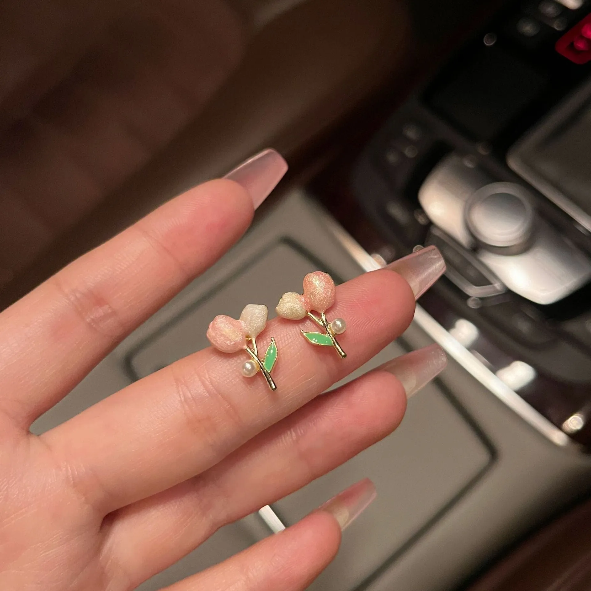Sweet Pearl Charm Tulip Earrings