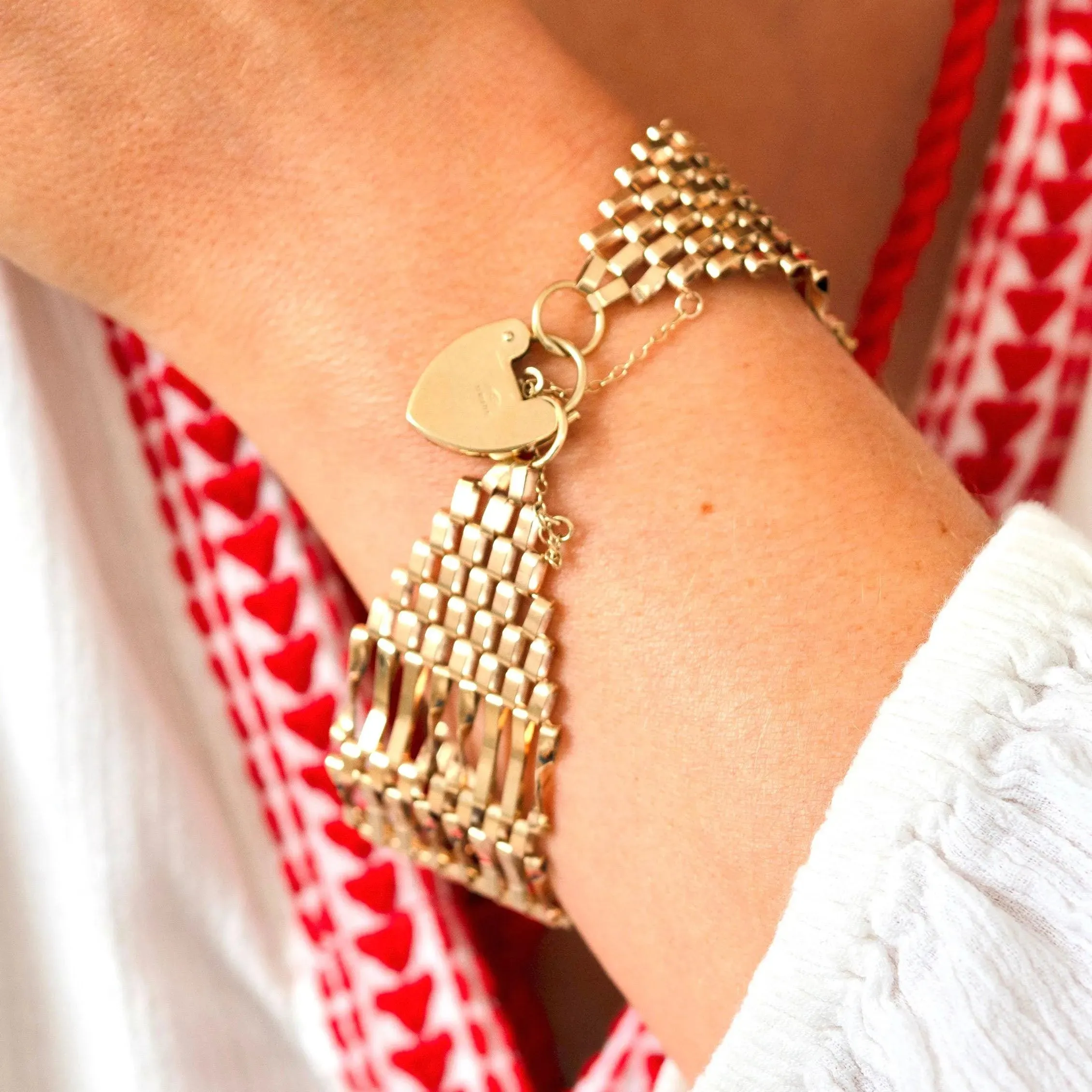 Vintage 1970s 9ct Gold Wide Gate Bracelet