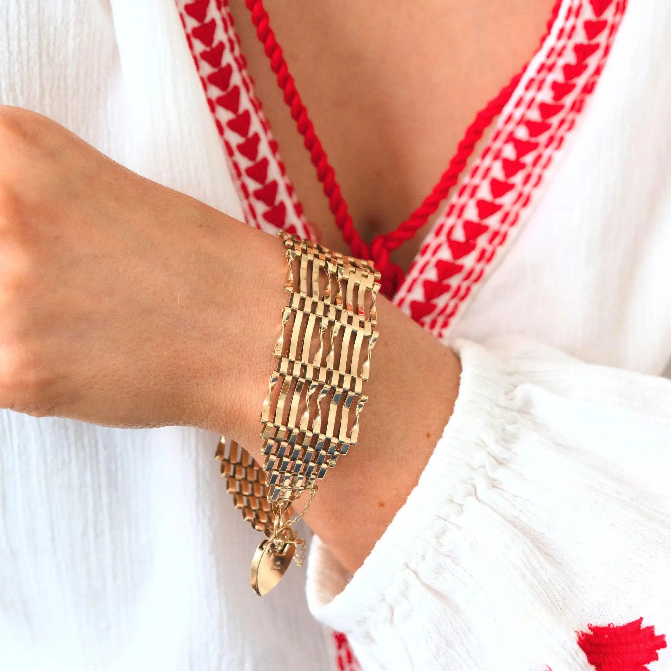 Vintage 1970s 9ct Gold Wide Gate Bracelet