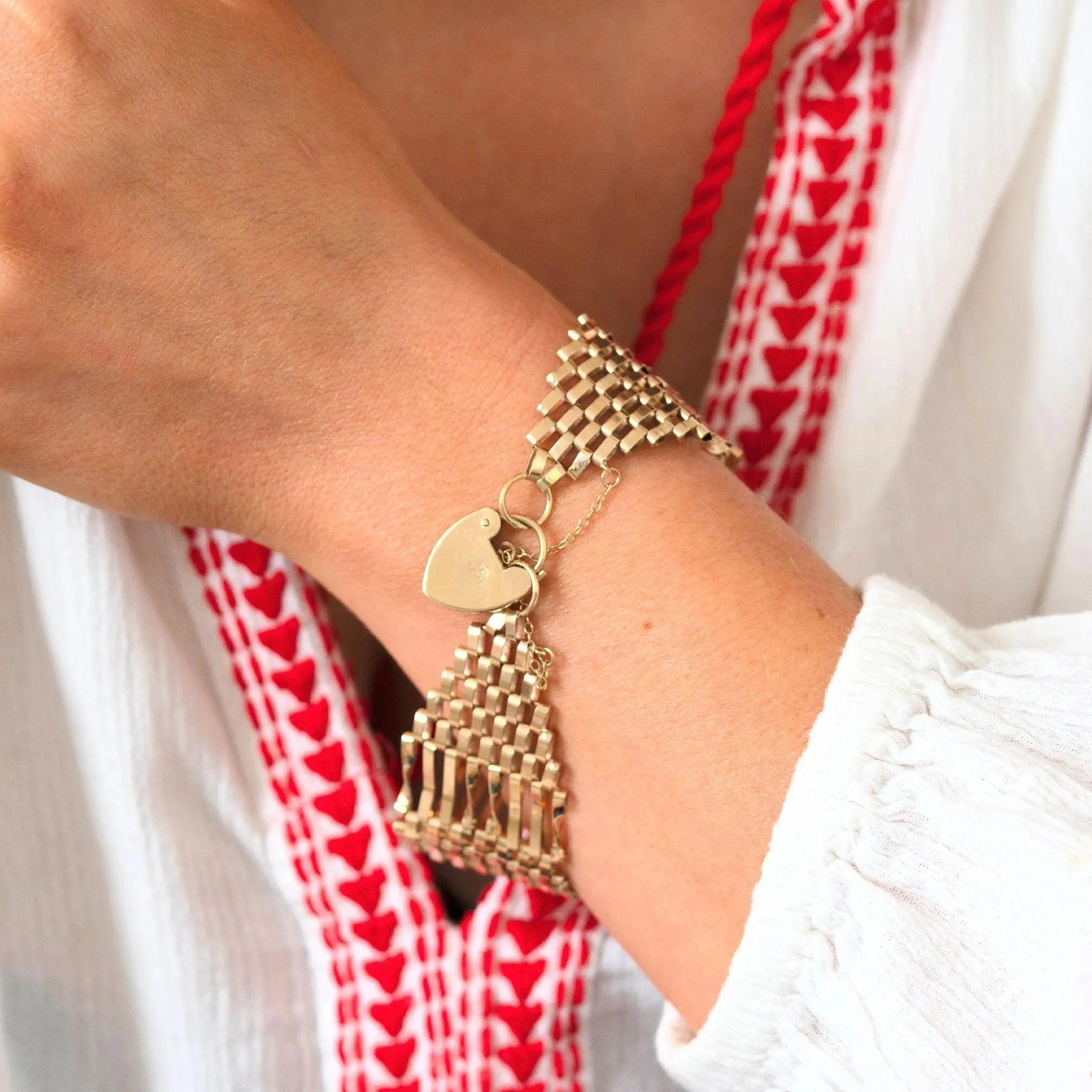 Vintage 1970s 9ct Gold Wide Gate Bracelet